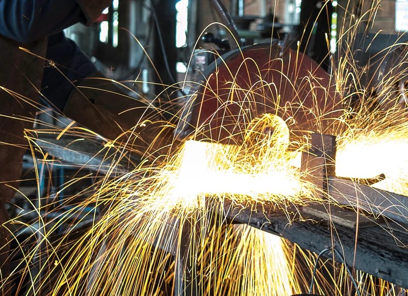 Luft Machine grinding sparks in the shop